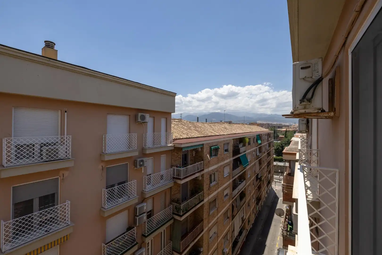 Vista exterior de Piso en venta en Granada con Calefacción