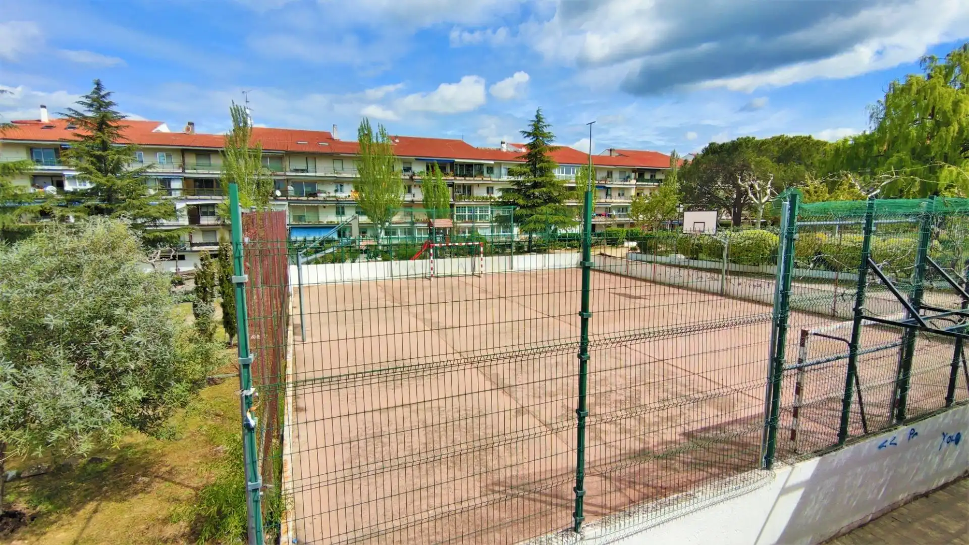 Aparcament de Pis en venda en Collado Villalba amb Calefacció, Terrassa i Piscina