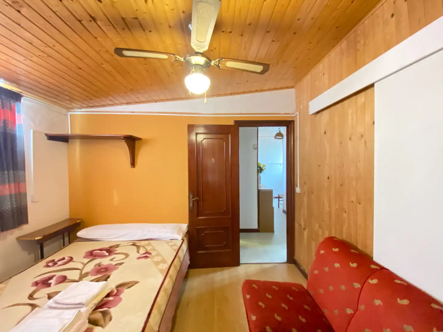 Habitación de Casa adosada en venta en Santiago de Compostela  con Calefacción, Trastero y Amueblado