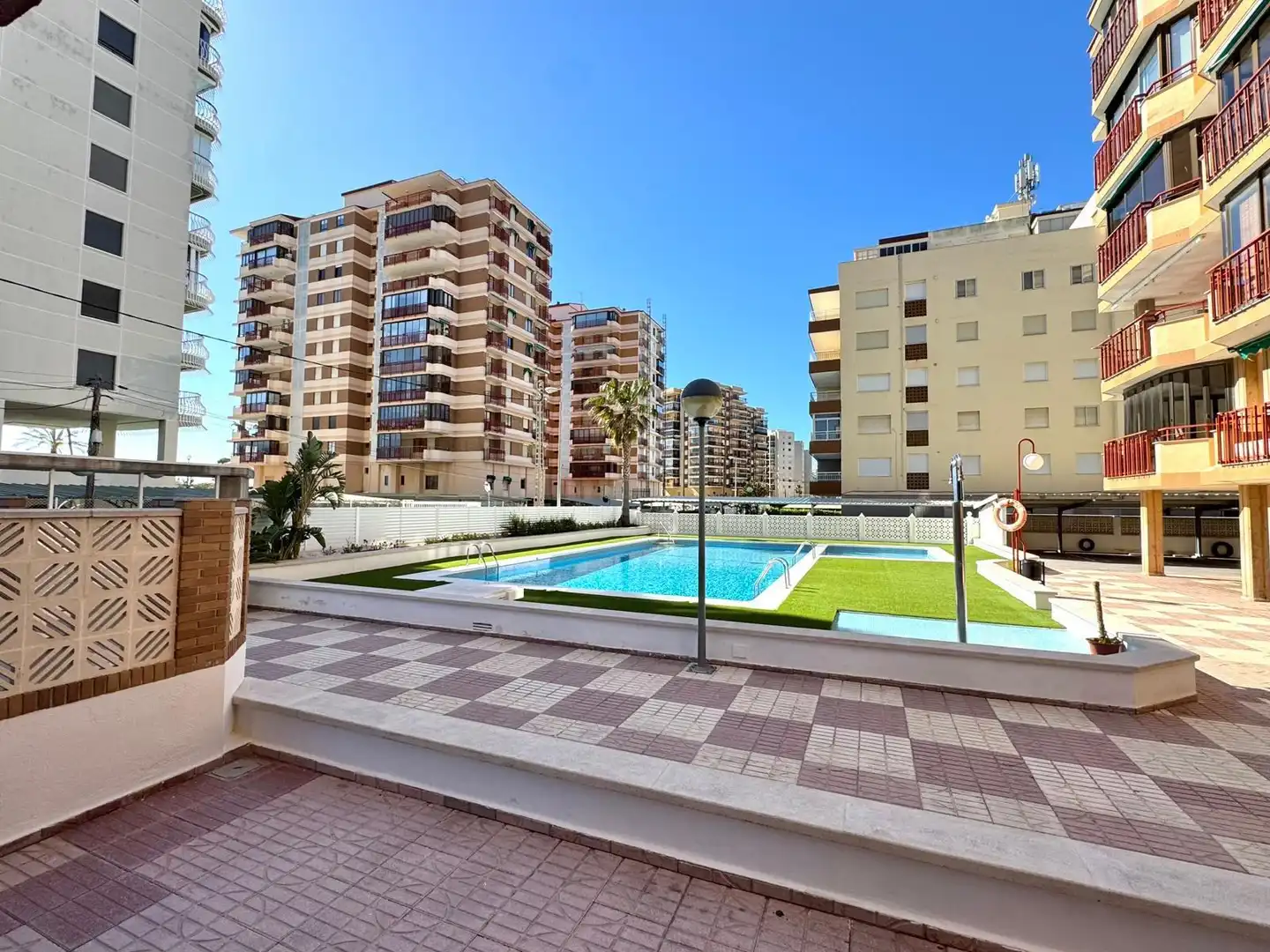 Schwimmbecken von Wohnungen zum Verkauf in Benicasim / Benicàssim mit Terrasse, Möbliert und Gemeinschaftspool
