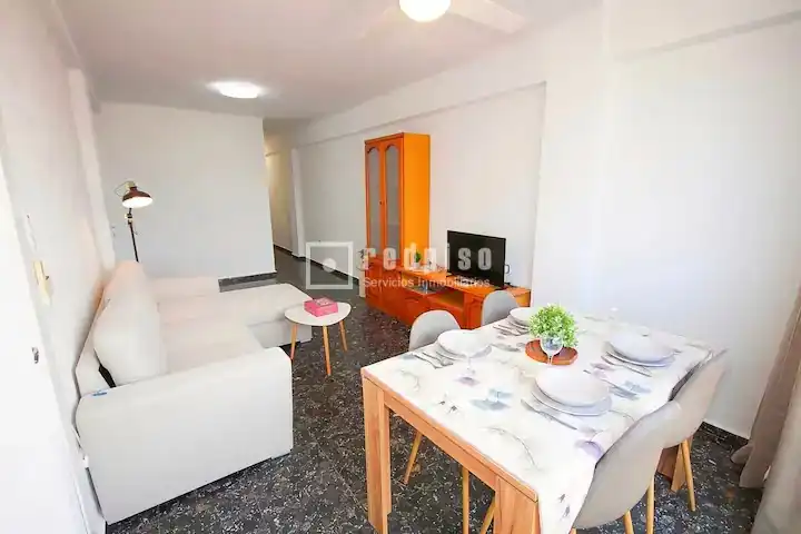 Sala d'estar de Pis de lloguer en Málaga amb Moblat