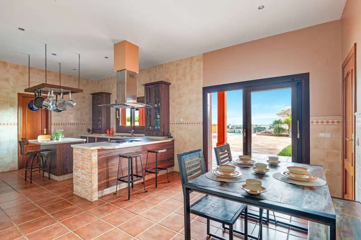 Chalet con piscina en venta en Calle Benahavis, imagen 10