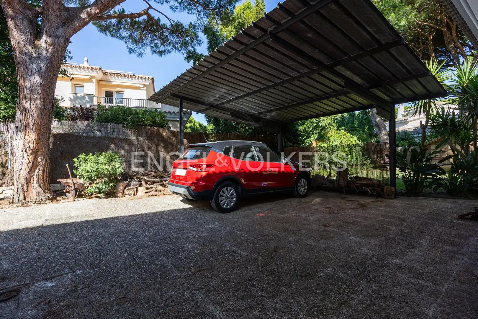 Aparcament de Casa o xalet en venda en Conil de la Frontera amb Aire condicionat, Calefacció i Jardí privat