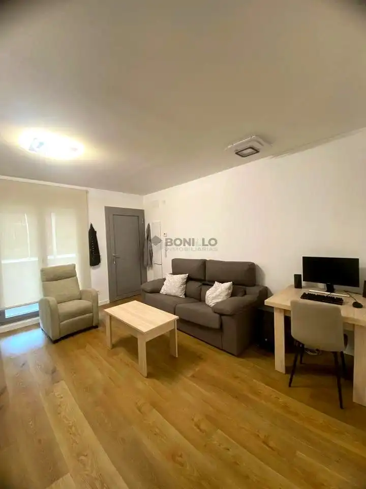 Sala de estar de Estudio en venta en Teruel con Calefacción, Trastero y Amueblado
