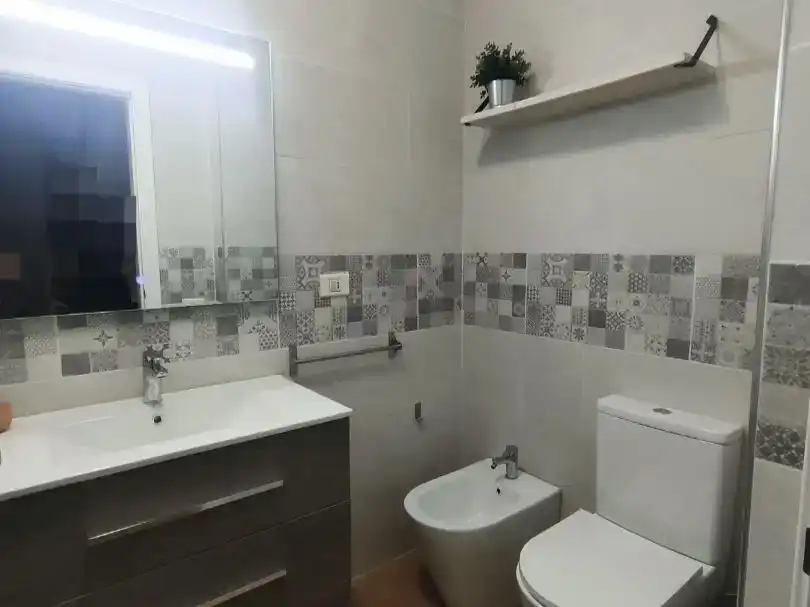 Badezimmer von Einfamilien-Reihenhaus zur Miete in Santa Úrsula mit Balkon