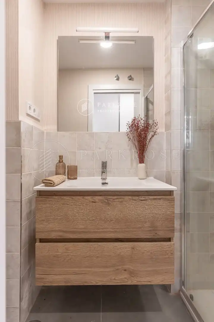 Bathroom of Flat for sale in Madrid  with Air Conditioner, Heating and Terrace