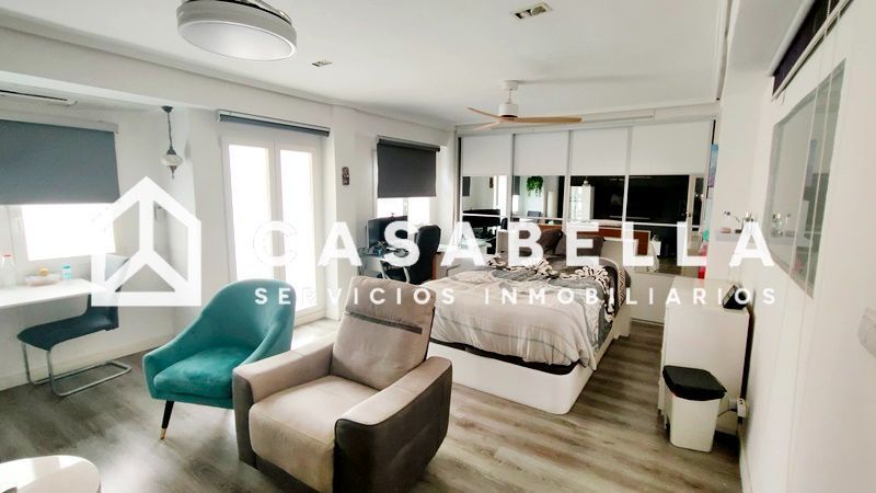 Exterior view of Flat for sale in  Valencia Capital  with Air Conditioner, Terrace and Furnished