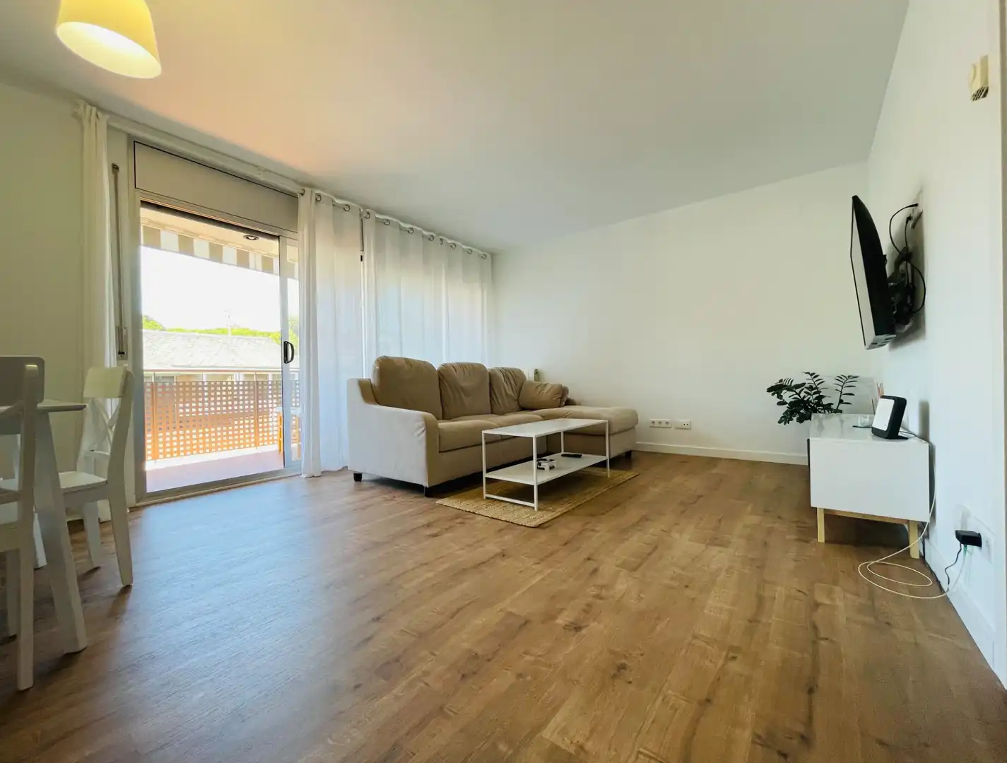 Sala de estar de Piso de alquiler en Corbera de Llobregat con Calefacción, Parquet y Terraza