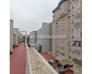 Vista exterior de Àtic en venda en  Cádiz Capital amb Terrassa