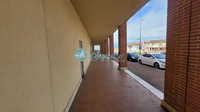Business premises to rent in La Lastrilla, imagen 2
