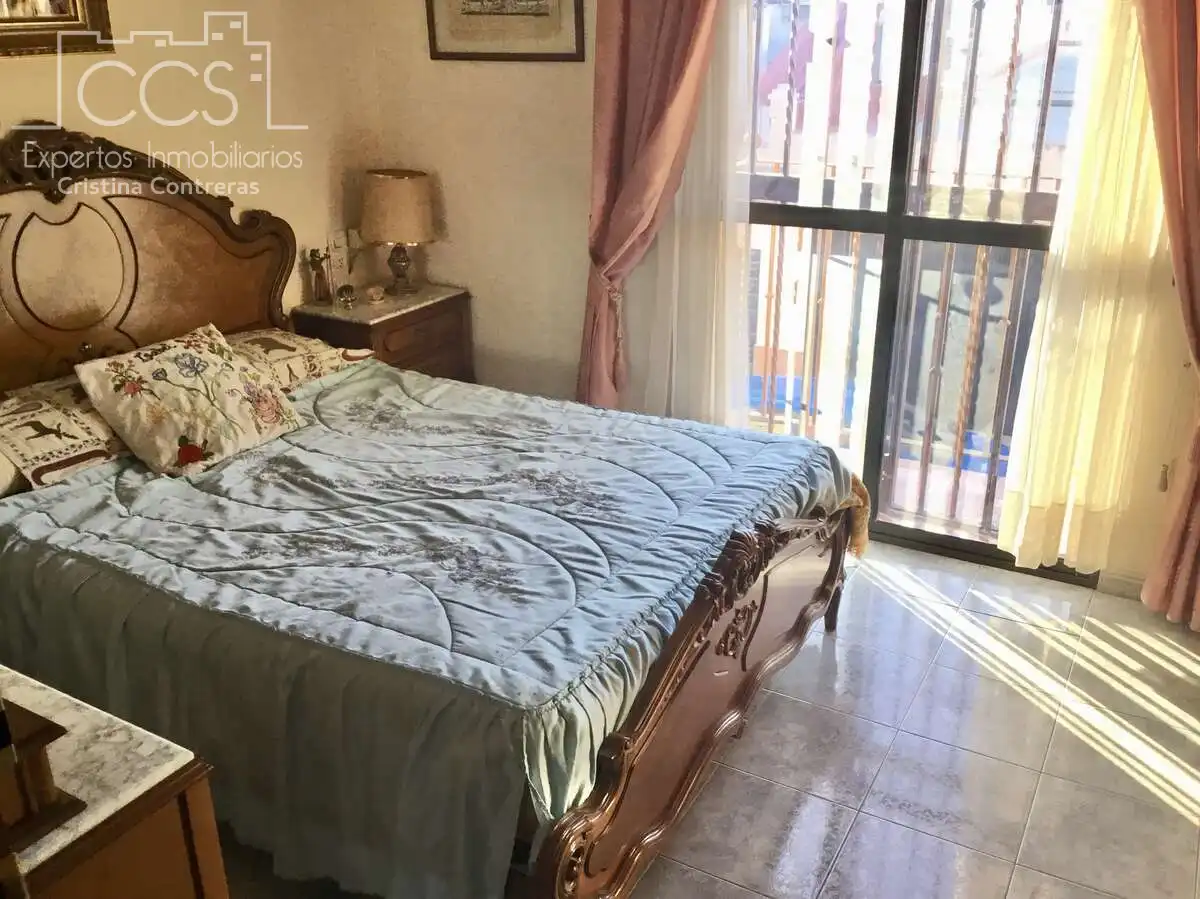 Habitación de Casa adosada en venta en Sevilla con Aire acondicionado, Terraza y Trastero