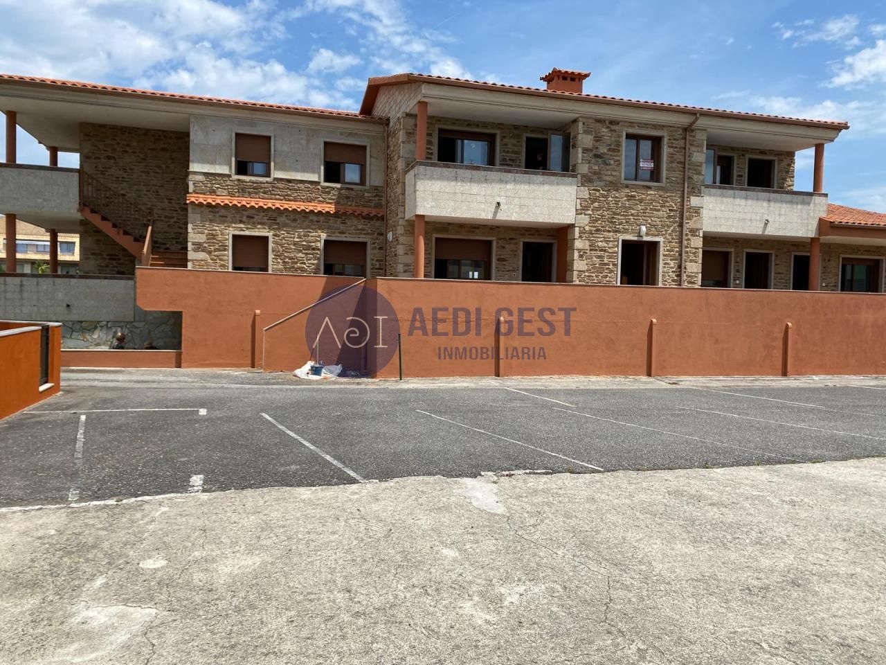 Parkplatz von Wohnungen zum Verkauf in Sanxenxo mit Terrasse, Abstellraum und Möbliert