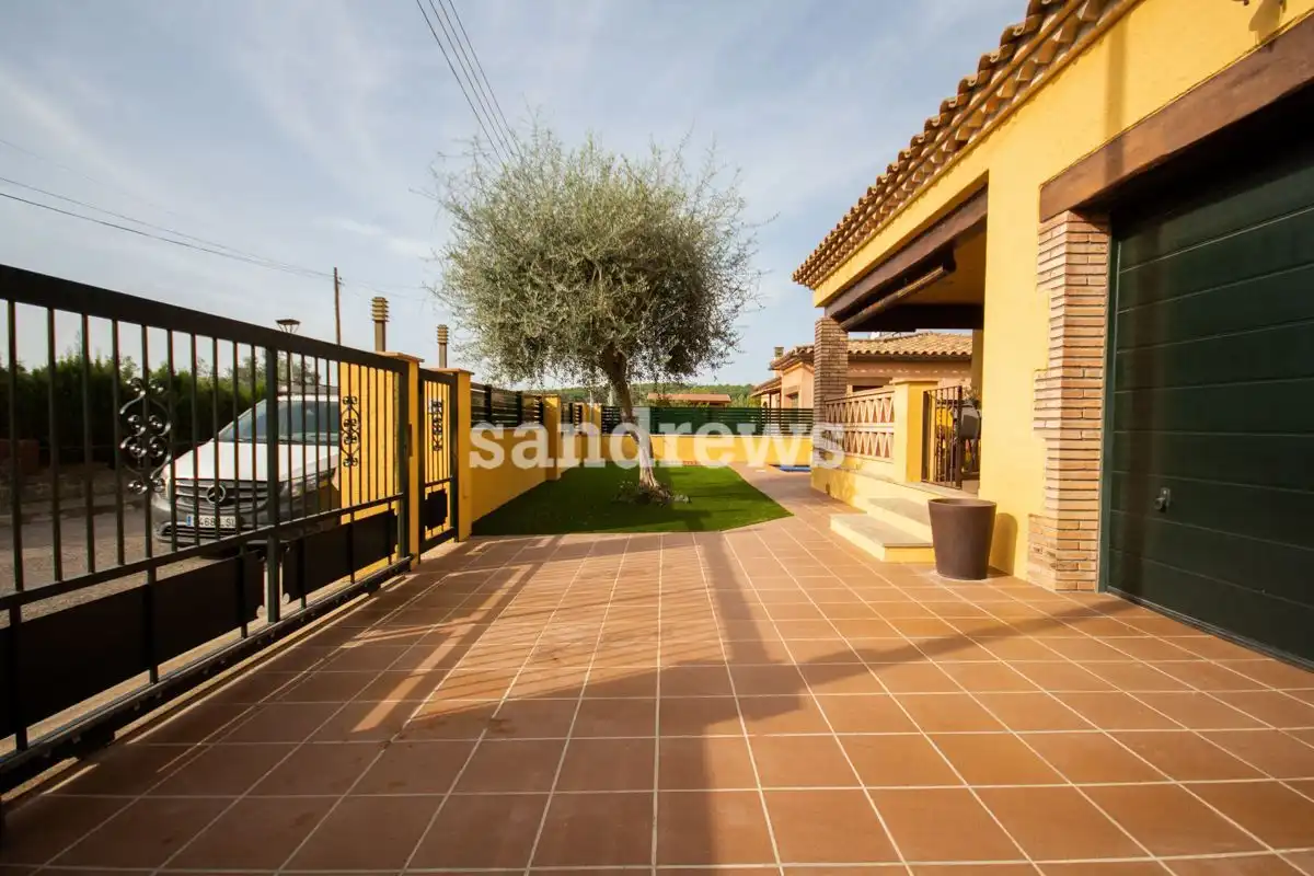 Vista exterior de Casa o chalet en venta en Sant Miquel de Fluvià con Aire acondicionado, Calefacción y Jardín privado