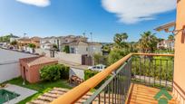 Vista exterior de Casa o xalet en venda en Algeciras amb Aire condicionat, Terrassa i Piscina