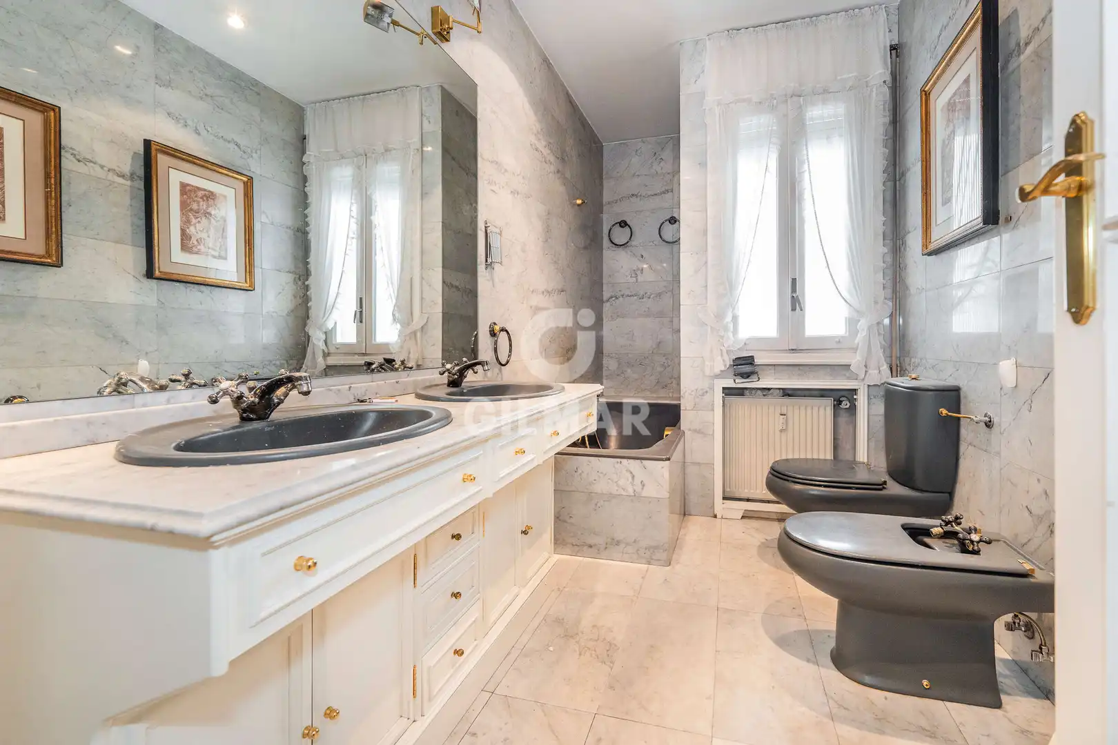 Bathroom of Flat for sale in Madrid  with Heating and Storage room