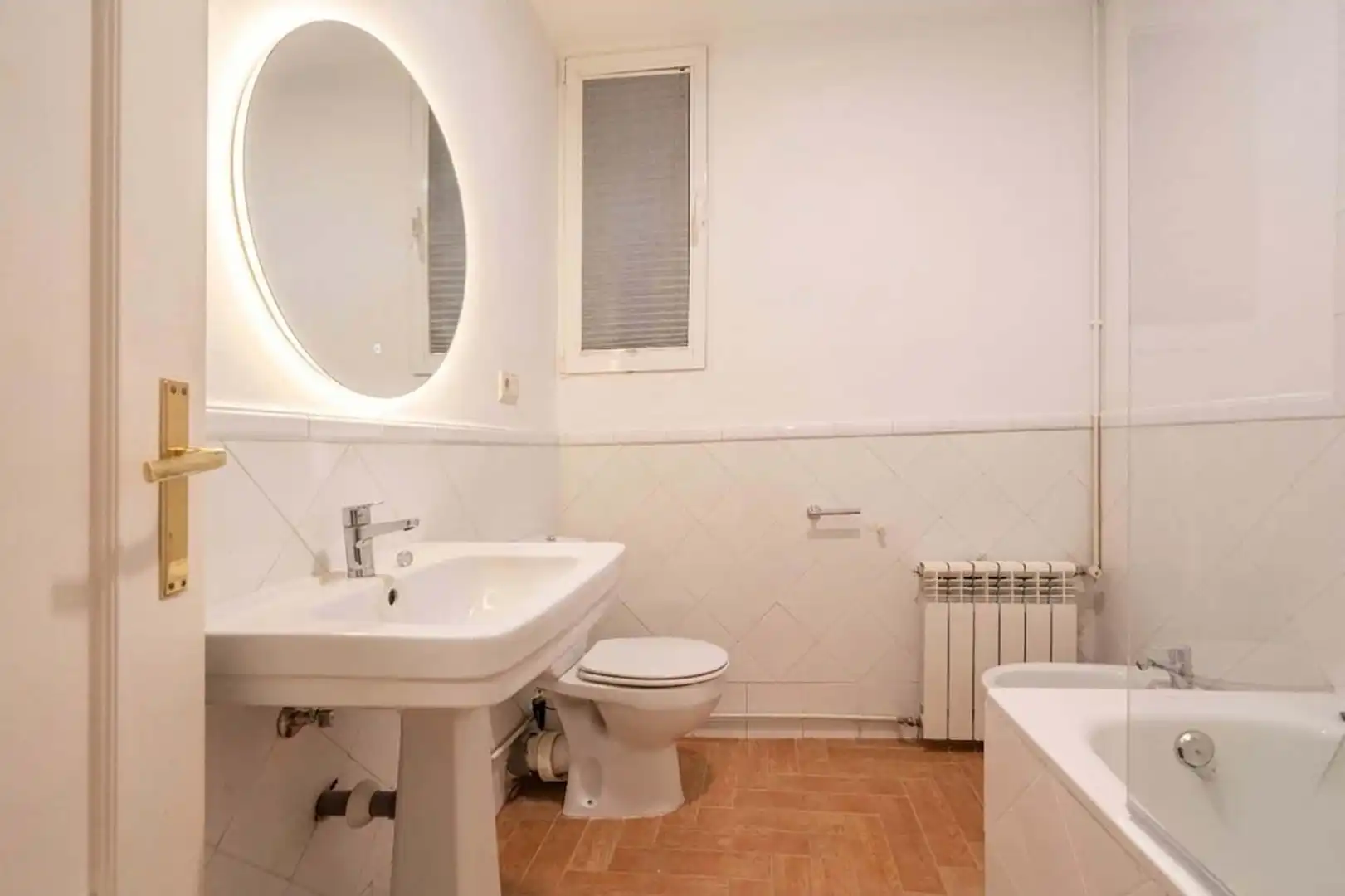 Baño de Oficina de alquiler en Madrid con Aire acondicionado y Calefacción