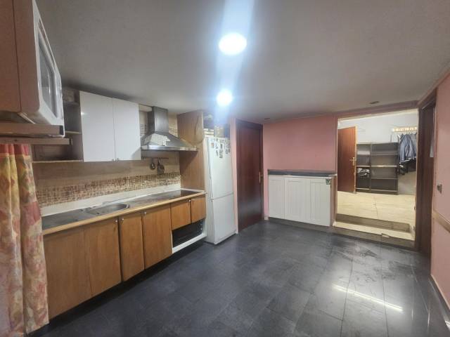 Planta baja en Venta en Calle VALENCIA en Sagrada Família