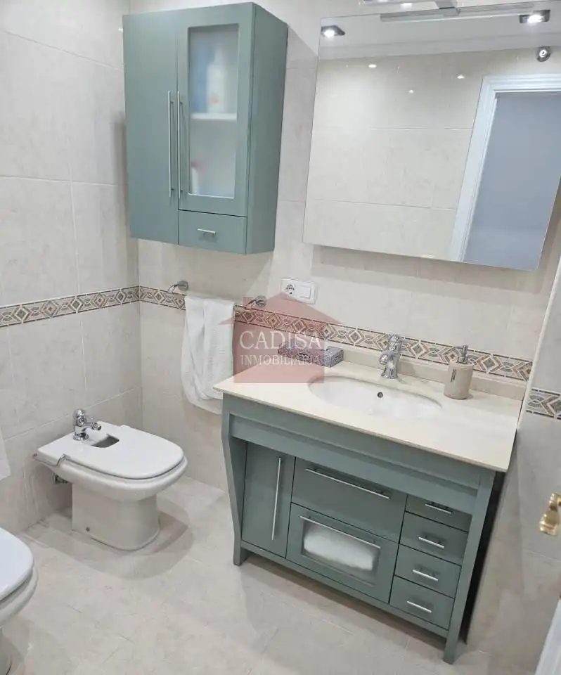 Baño de Piso para compartir en Salamanca con Calefacción y Amueblado