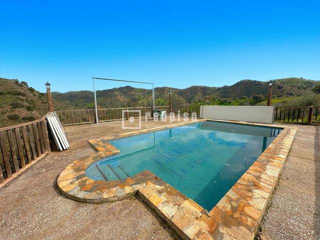Casa-chalet en Venta en Diseminados en Almogía