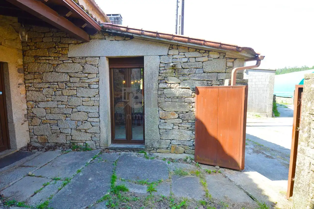 Vista exterior de Casa o xalet en venda en Vimianzo amb Calefacció, Jardí privat i Terrassa