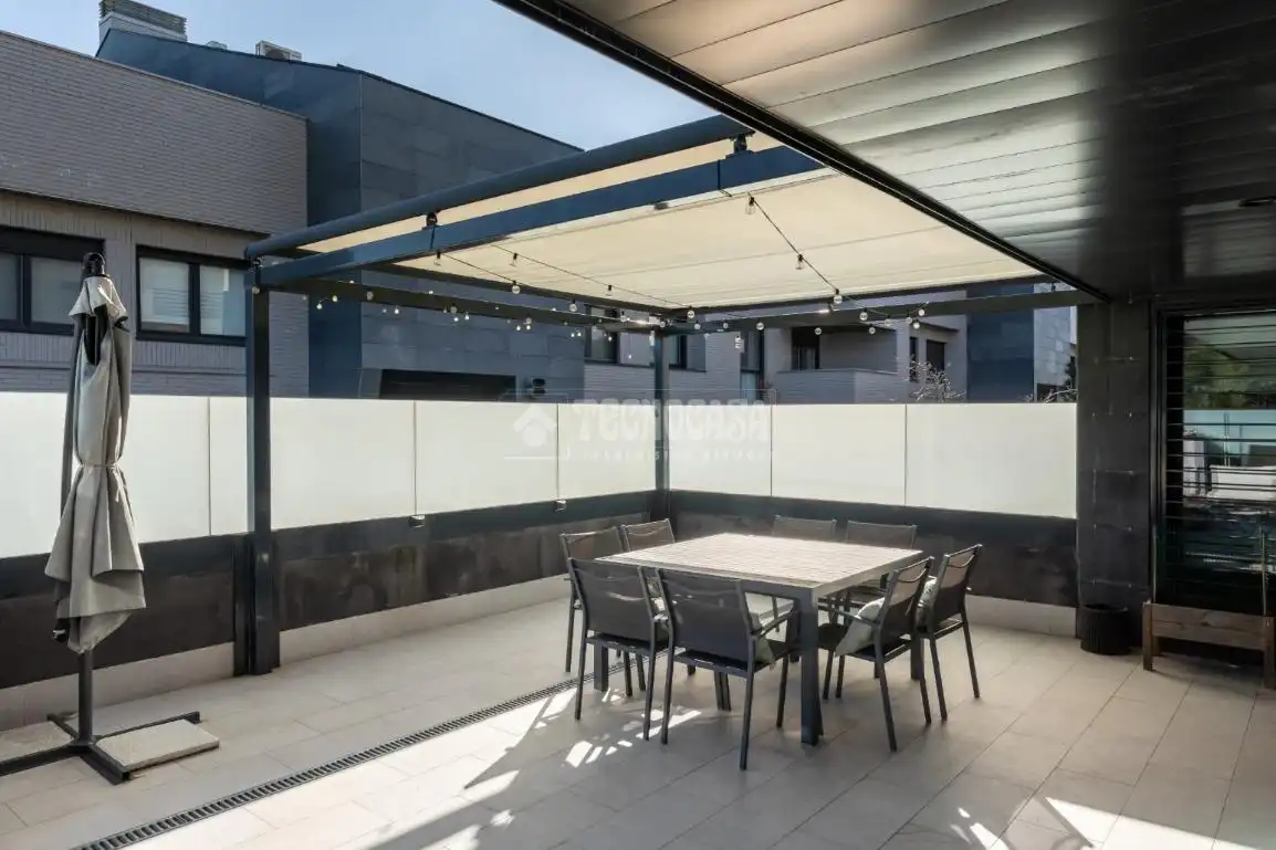 Terraza de Piso en venta en Torrelodones con Aire acondicionado, Jardín privado y Piscina comunitaria