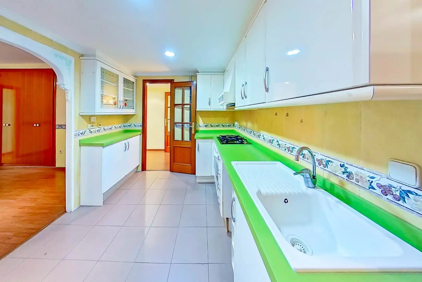 Cocina de Piso en venta en Valencia con Parquet y Terraza
