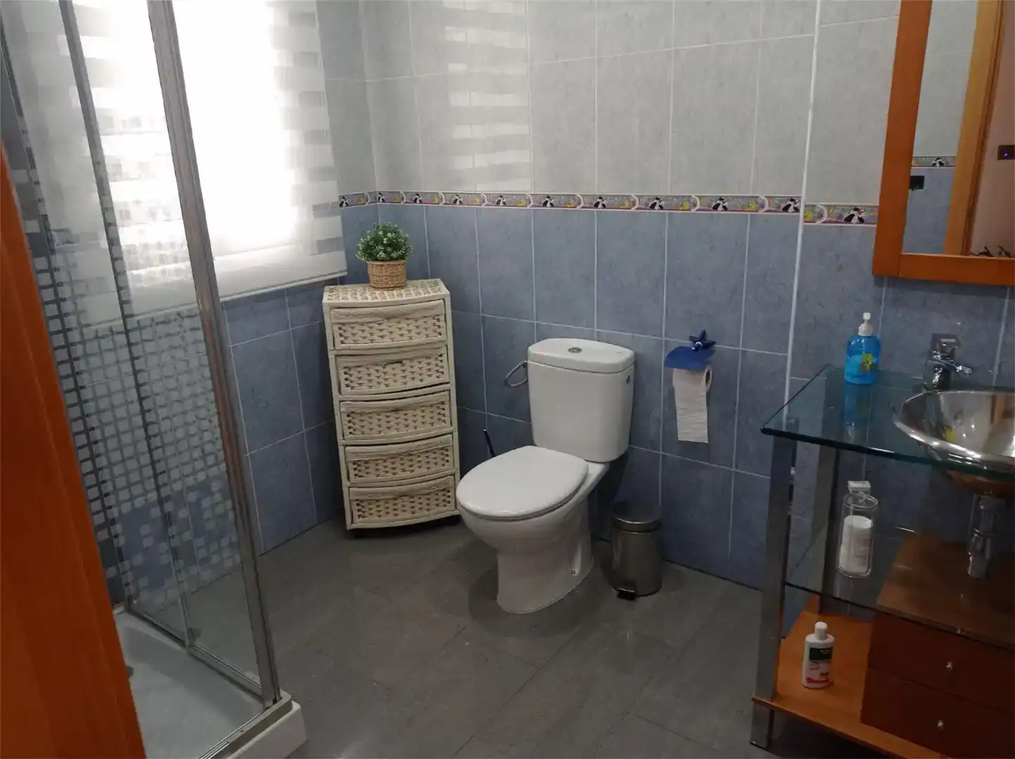 Bany de Casa adosada en venda en Alfarnate amb Jardí privat, Traster i Moblat