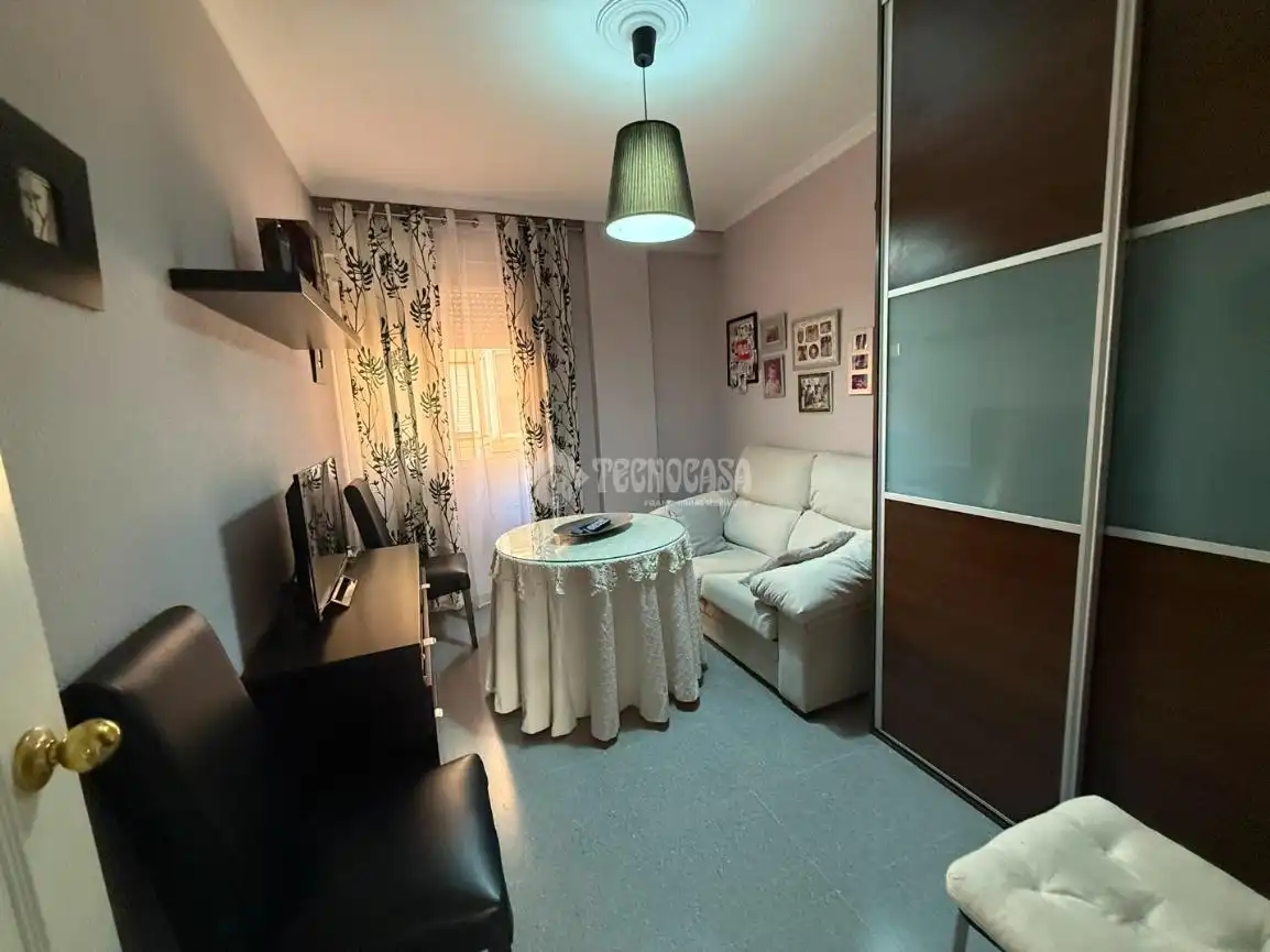 Habitación de Piso en venta en Sevilla con Trastero y Balcón