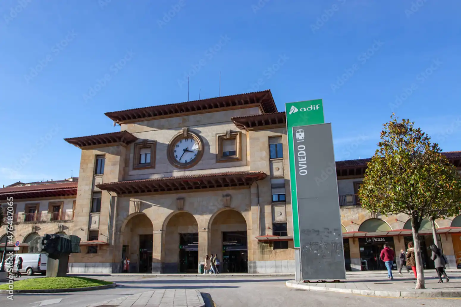 Vista exterior de Àtic en venda en Oviedo  amb Calefacció, Jardí privat i Parquet