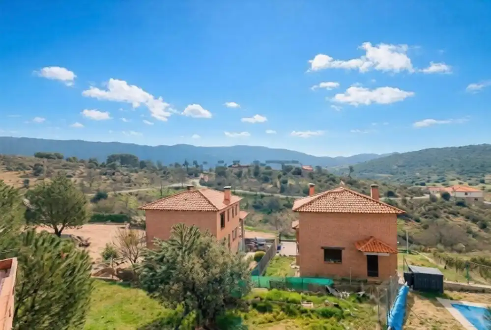 Vista exterior de Casa o chalet en venta en Robledo de Chavela con Aire acondicionado, Calefacción y Jardín privado
