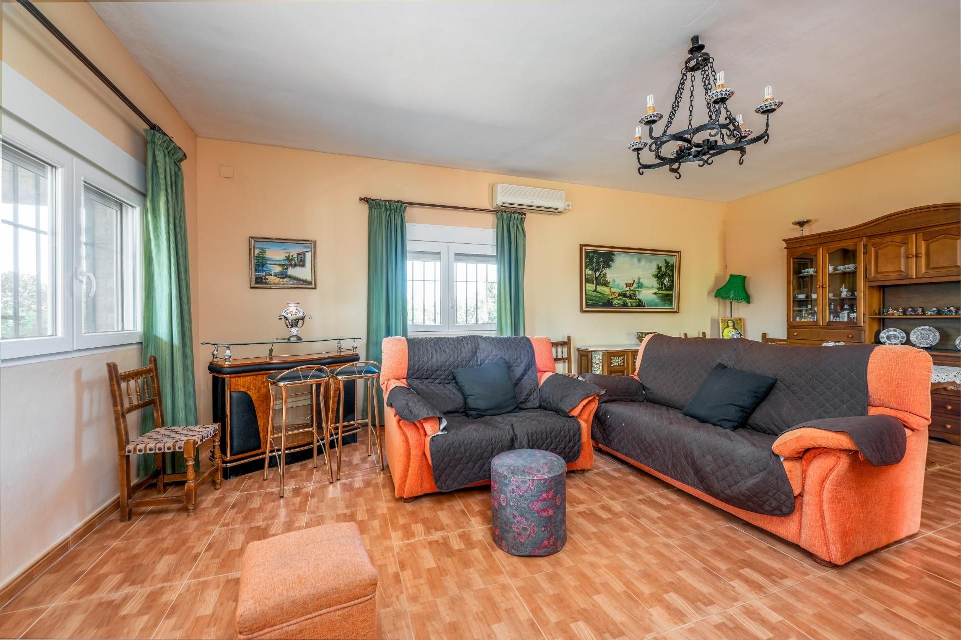 Sala d'estar de Casa o xalet en venda en Villanueva del Ariscal amb Aire condicionat, Calefacció i Jardí privat