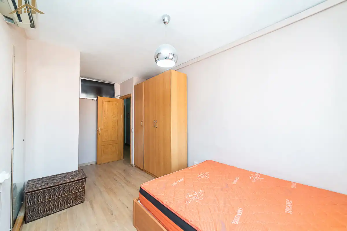 Habitación de Casa adosada en venta en Móstoles con Aire acondicionado, Calefacción y Jardín privado