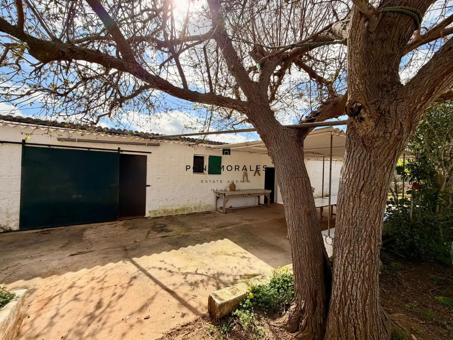 Vista exterior de Finca rústica en venda en Ciutadella de Menorca amb Calefacció, Piscina i Moblat