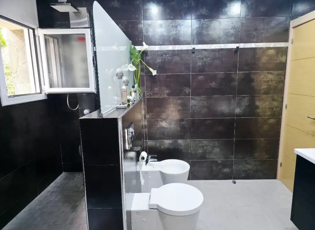 Bathroom of Houses for sale in Sant Fost de Campsentelles  with Air Conditioner, Heating and Private garden