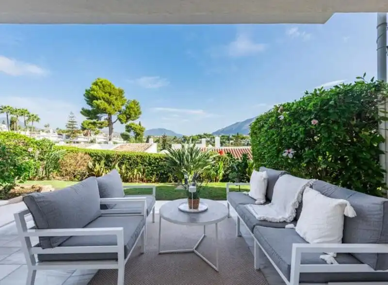 Jardín de Planta baja en venta en Marbella con Aire acondicionado, Terraza y Piscina