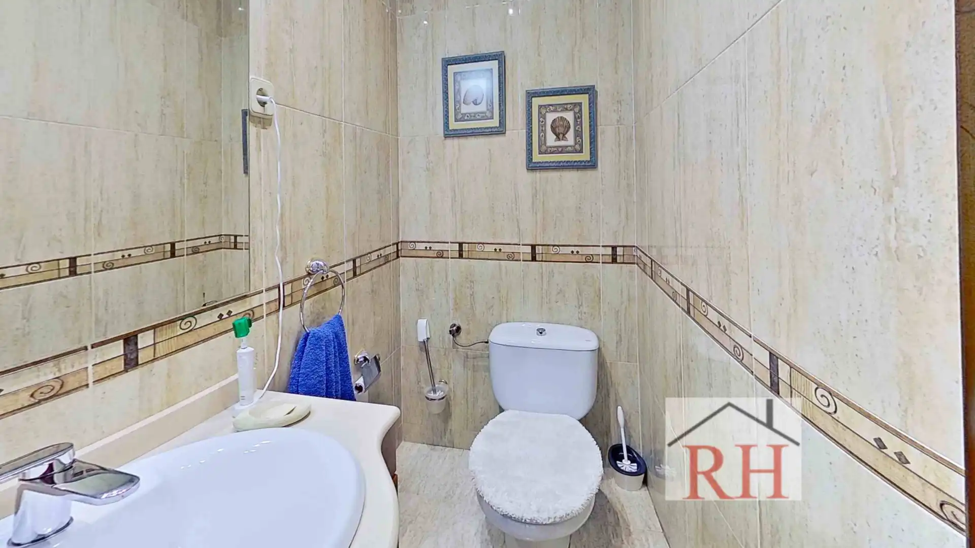 Baño de Casa adosada en venta en Alcalá de Henares con Aire acondicionado, Calefacción y Jardín privado