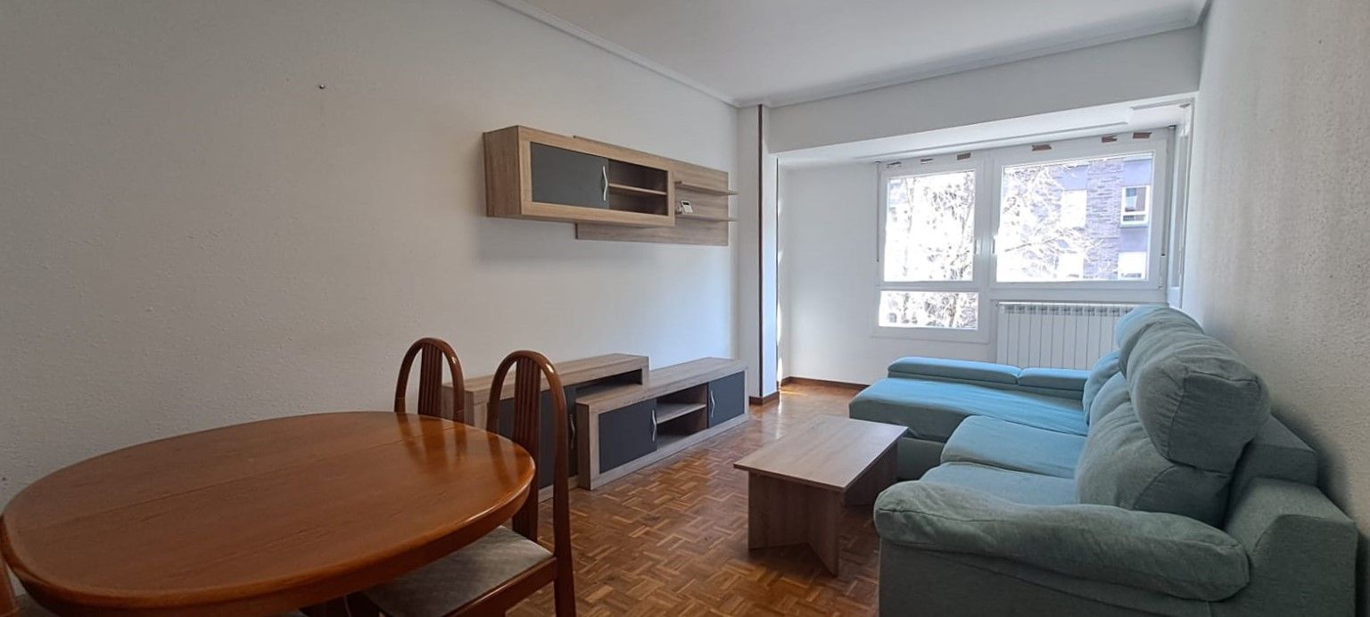 Sala de estar de Piso en venta en Vitoria - Gasteiz con Calefacción, Terraza y Trastero