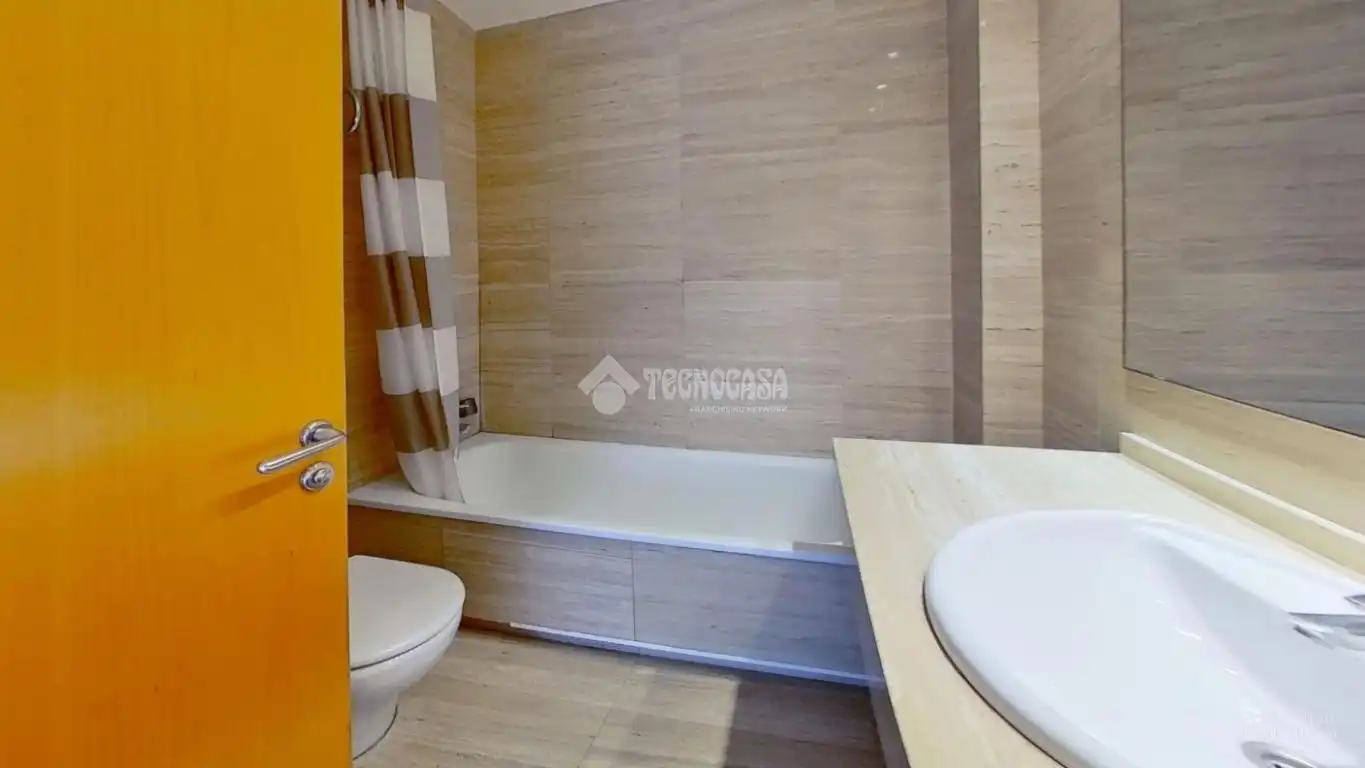 Baño de Piso en venta en Sabadell con Aire acondicionado, Calefacción y Balcón