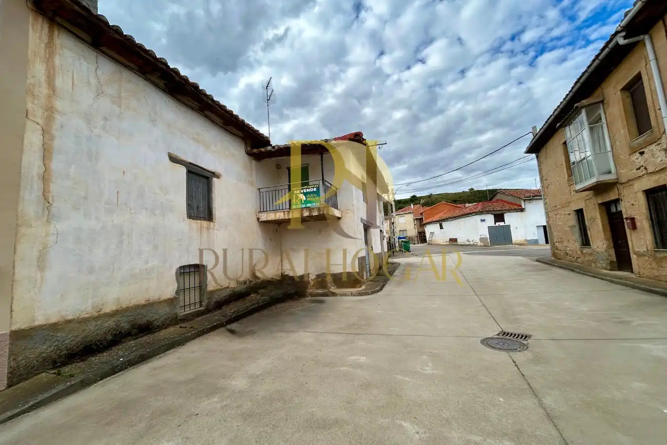 Vista exterior de Casa o chalet en venta en Castrillo de la Valduerna con Balcón
