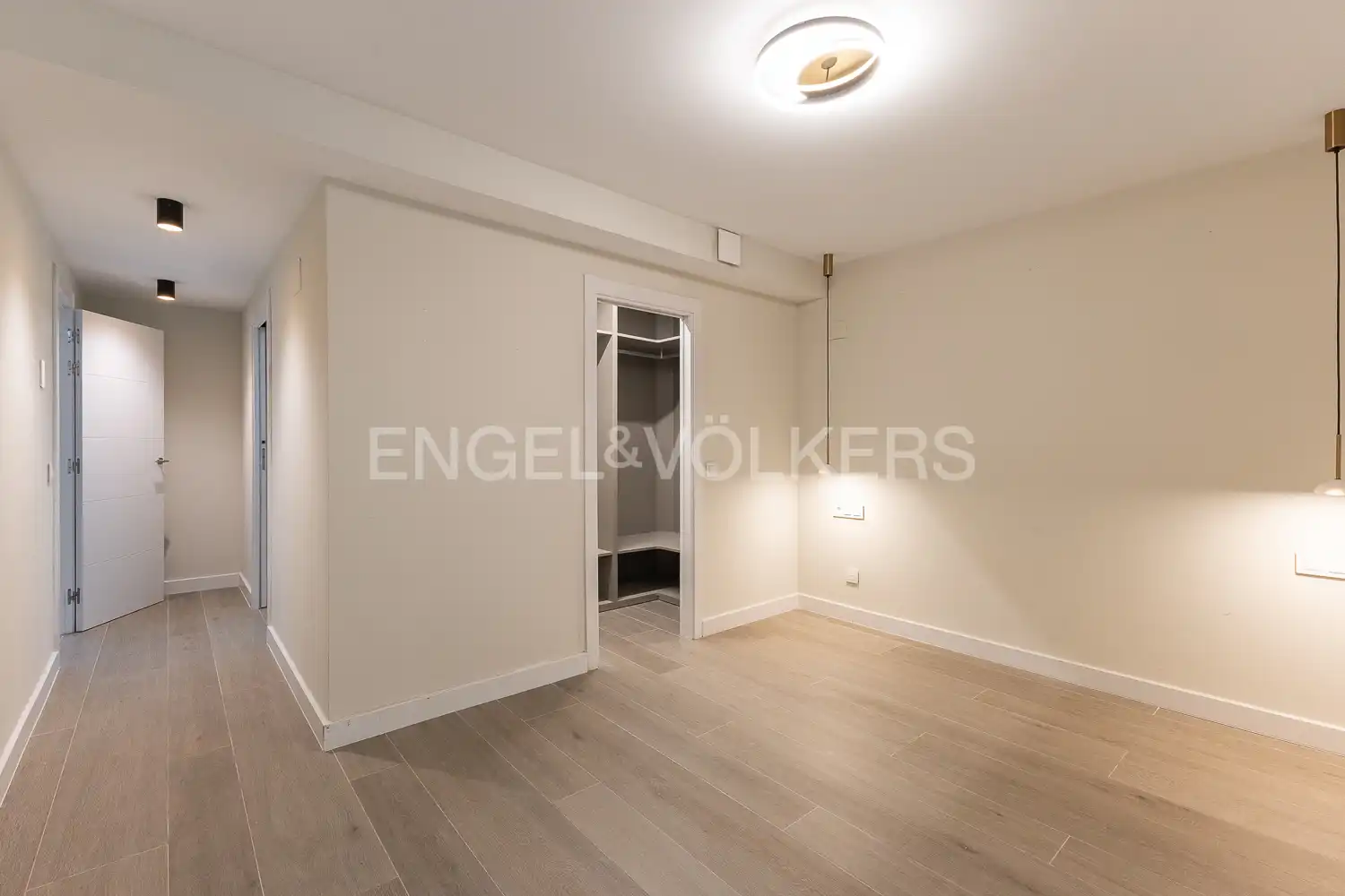 Wohnung zur Miete in Valencia mit Klimaanlage, Heizung und Terrasse