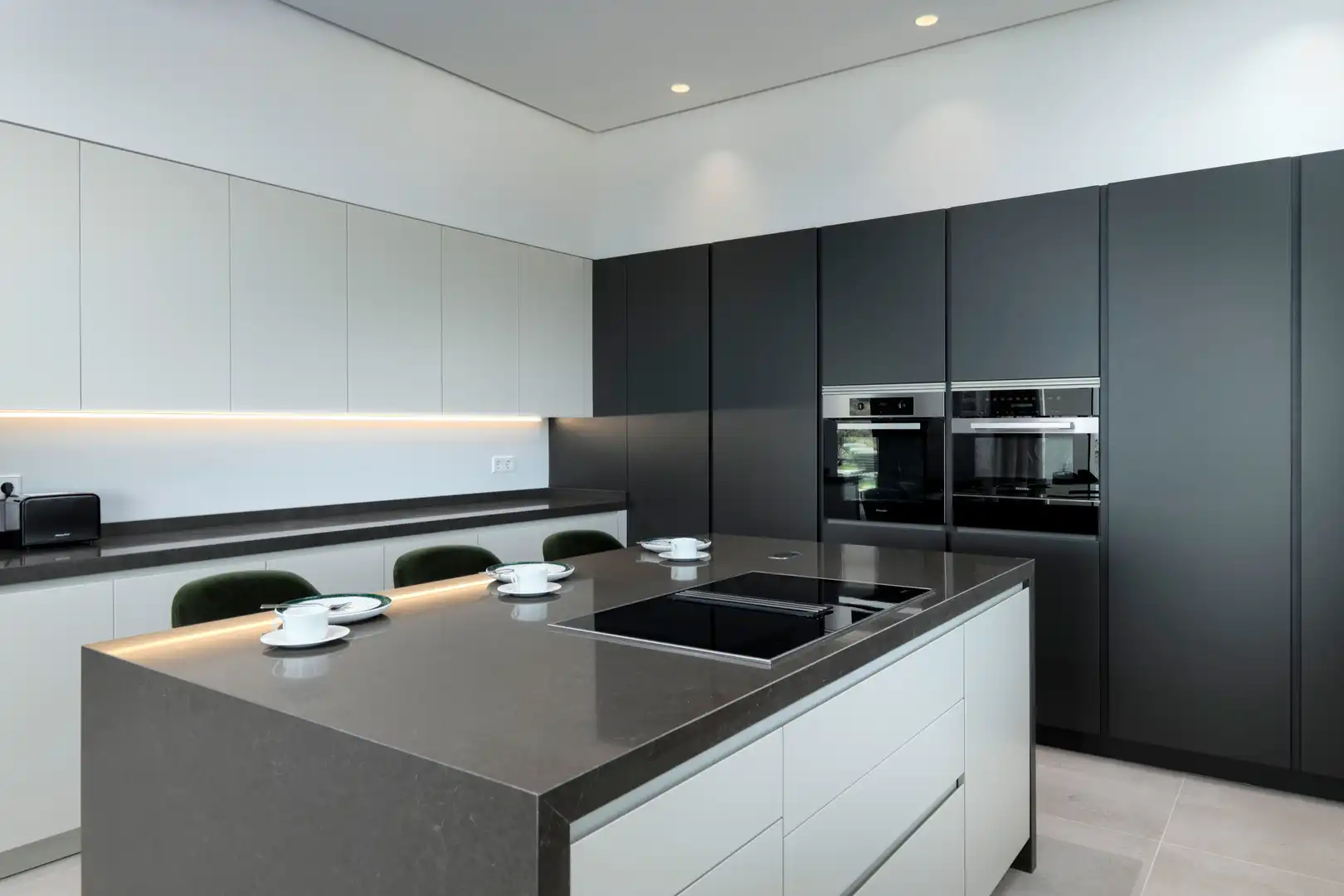 Cocina de Apartamento de alquiler en Benahavís con Aire acondicionado, Calefacción y Jardín privado