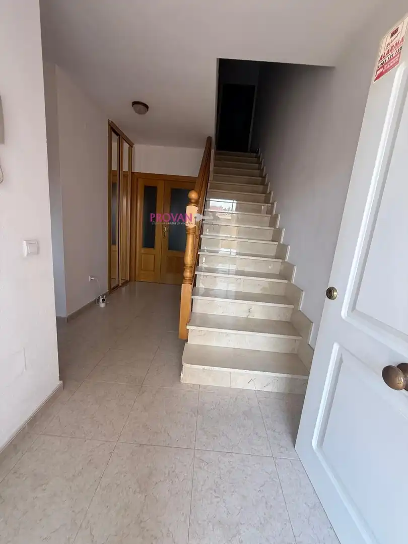 Casa adosada en venta en Galápagos con Calefacción y Jardín privado
