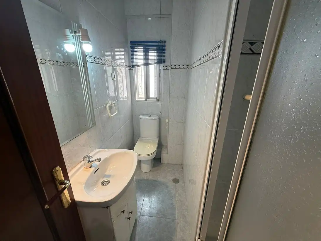 Bathroom of Flat for rent in Madrid  with Air Conditioner and Furnished