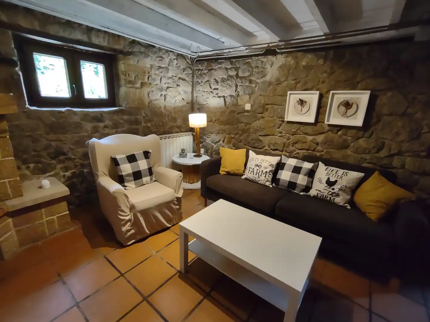 Sala d'estar de Casa adosada de lloguer en Riotuerto amb Calefacció, Jardí privat i Parquet