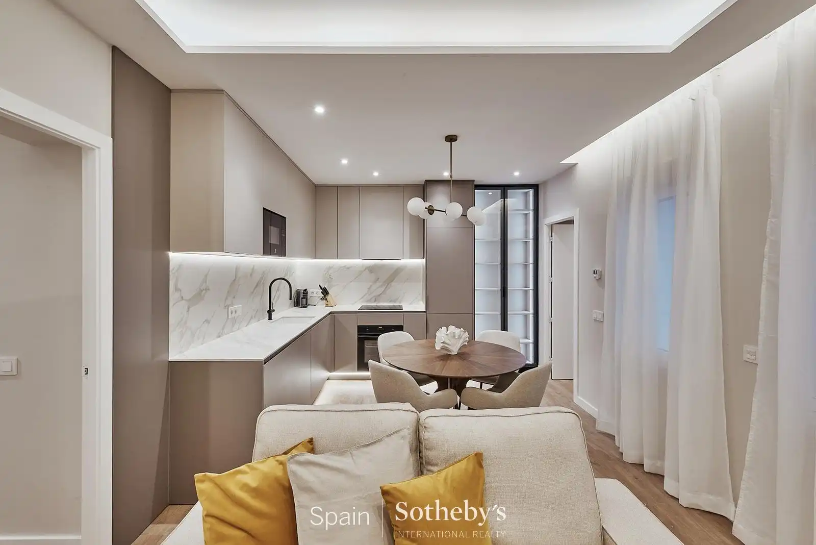 Apartamento con ascensor en venta en Calle Velázquez