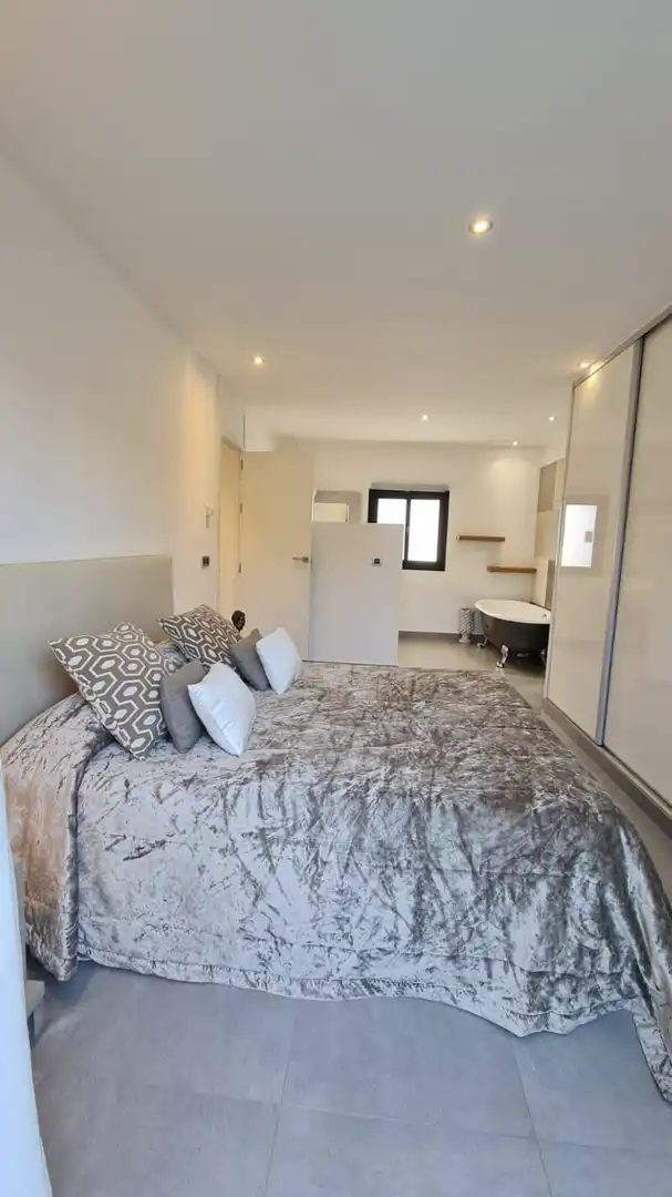 Habitación de Casa o chalet de alquiler en Estepona con Aire acondicionado, Jardín privado y Terraza