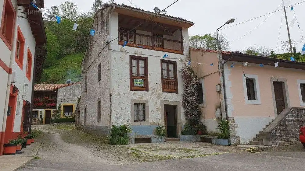Vista exterior de Casa o xalet en venda en Llanes amb Jardí privat, Terrassa i Balcó