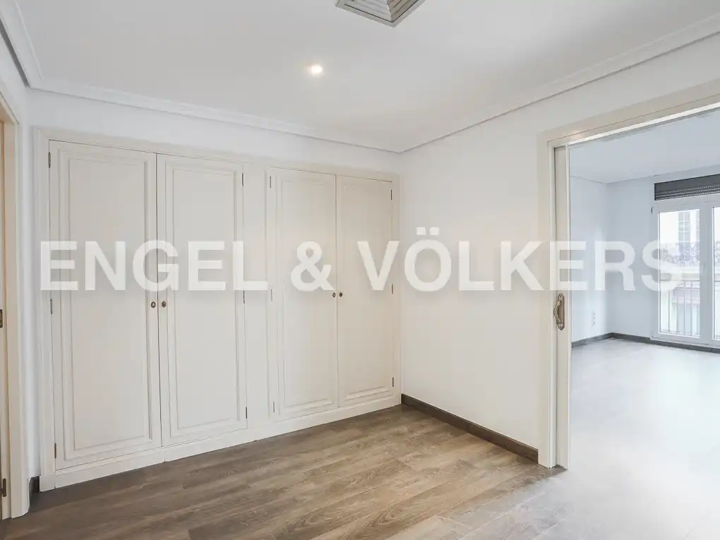Wohnung zur Miete in Valencia mit Klimaanlage, Heizung und Balkon