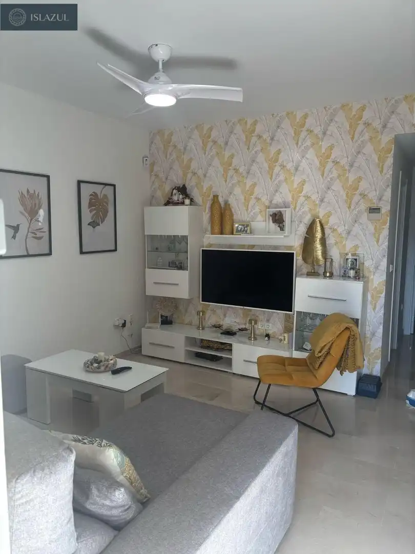 Sala d'estar de Casa adosada en venda en Isla Cristina amb Aire condicionat, Calefacció i Jardí privat
