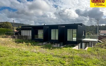 Vista exterior de Casa o xalet en venda en Santiago de Compostela  amb Aire condicionat, Calefacció i Jardí privat